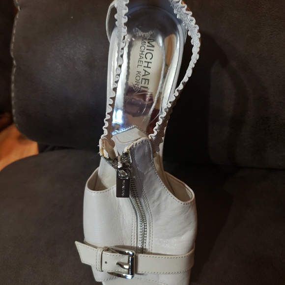 Shoes - Picture 2 of 3